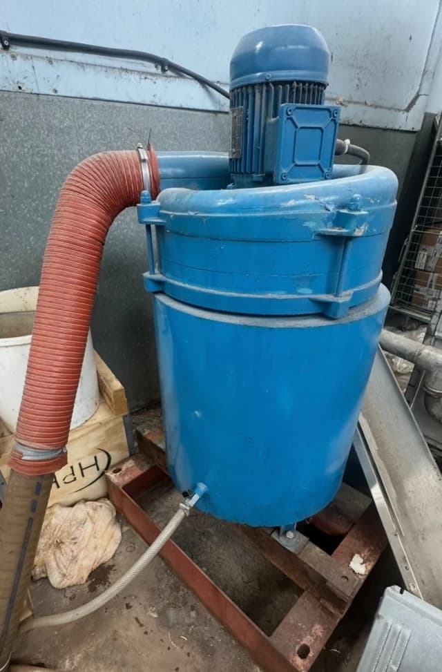 VACUUM PUMP
