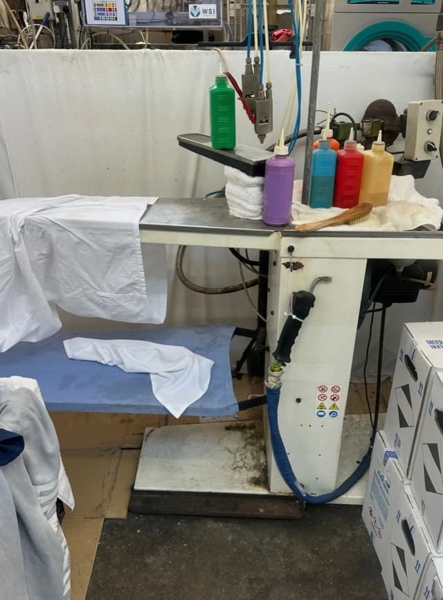 PONY SPA SPOTTING TABLE